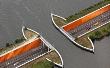 Makinat poshtë, anijet sipër/ Nënkalimi unik i Holandës (FOTOT)