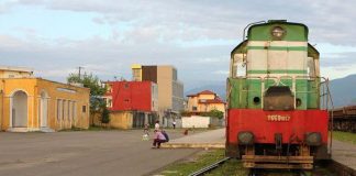 Hekurudhat “rikthehen në modë”, si bëhet transporti i mallrave në Shqipëri