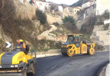 Aksi Llogara-Sarandë/ Riparohen shtresat asfaltike në zonën Palasë-Borsh