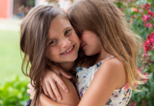 Studimi i ri: Të kesh një motër të bën më të lumtur dhe më optimist