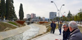 Investimi/ Si ka ndryshuar qendra e Fierit dhe lumi Gjanica (FOTOT)