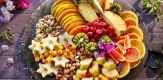 Para apo pas vakteve ushqimore?! Ja kur duhen ngrënë frutat