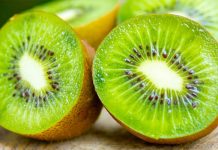 Përfitimet e jashtëzakonshme, çfarë i ndodh organizmit nëse hani 2 kivi në ditë