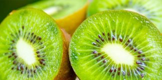 Përfitimet e jashtëzakonshme, çfarë i ndodh organizmit nëse hani 2 kivi në ditë