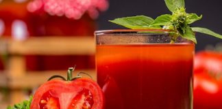 Lëngu i domates dhe përfitimet në shëndetin e zemrës, sa duhet të konsumoni