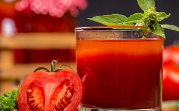 Lëngu i domates dhe përfitimet në shëndetin e zemrës, sa duhet të konsumoni