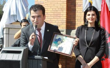 Mblodhi 1.6 mln dollarë për tërmetin, Marko Kepi kandidon në zgjedhjet e SHBA