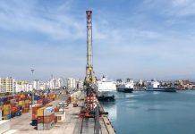 Furnizimi i tregut/ Në terminalet e portit të Durrësit vijon puna për përpunimin e anijeve të mallrave