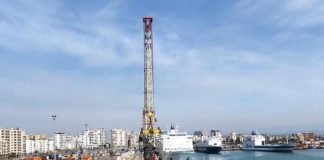 Furnizimi i tregut/ Në terminalet e portit të Durrësit vijon puna për përpunimin e anijeve të mallrave