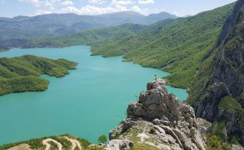 9 liqenet mahnitës në Tiranë për të kaluar një ditë pushimi të paharruar