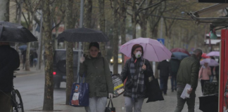 Nga e hëna lejohet dalja e vetëm një familjari për të bërë blerjet. Ja dy mënyrat si të merrni leje