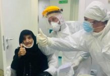 Nënë Haxhireja, 80 vjeç, nga Durrësi mposht koronavirusin dhe del nga spitali