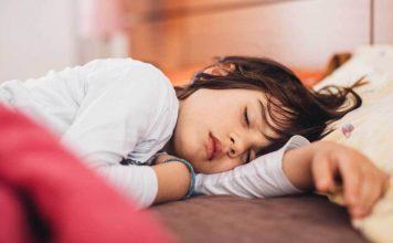 Mënyrat natyrale dhe ushqimet e duhura për një gjumë të qetë