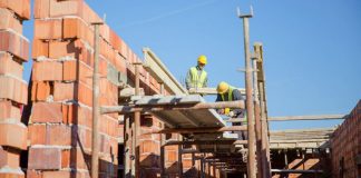 Detyrimi për kompanitë/ Paga 420 euro për punëtorët shqiptarë që do përfshihen në procesin e Rindërtimit