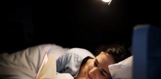 Pesë arsye pse duhet të lexoni para gjumit