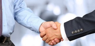 Si të shmangim shtrëngimin e duarve pa u treguar ofendues?!