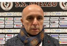 Solidaritet/ Mjeku shqiptar që shërben në Itali dhuron 1 mijë maska për kolegët në Tiranë