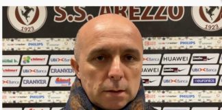 Solidaritet/ Mjeku shqiptar që shërben në Itali dhuron 1 mijë maska për kolegët në Tiranë