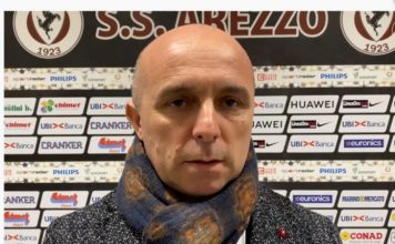 Solidaritet/ Mjeku shqiptar që shërben në Itali dhuron 1 mijë maska për kolegët në Tiranë