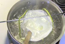 Si të pastroni dhe ripërdorni një maskë N95? Ja cilat janë 3 metodat sipas ekspertëve