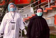 Nënë Rukija 84-vjeçare, mposht koronavirusin dhe kthehet në shtëpi