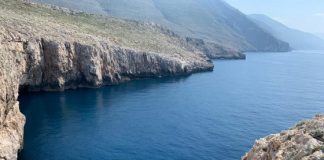 FOTOT/ Perla e Shqipërisë turistike, një copë “parajsë” nga parku detar kombëtar Sazan-Karaburun