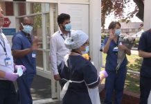 Fantastike! Shqiptarët dhurojnë pica dhe lule për mjekët në Britani (FOTO)