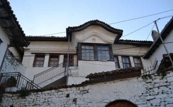 Berat, restaurohet banesa monument kulture kategoria e parë (FOTO)