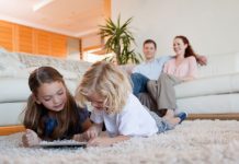 Prindër, 7 rregulla mirësjelljeje që duhet t’ua mësoni fëmijëve tuaj