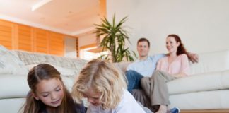 Prindër, 7 rregulla mirësjelljeje që duhet t’ua mësoni fëmijëve tuaj