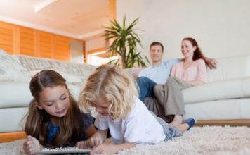 Prindër, 7 rregulla mirësjelljeje që duhet t’ua mësoni fëmijëve tuaj