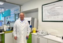 Mjeku shqiptar në Greqi dhuron teste për Institutin e Shëndetit Publik në Tiranë