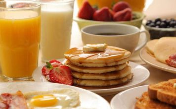 Kur është koha e duhur për të ngrënë mëngjes, ja çfarë thonë ekspertët