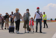 Vjen çarteri i dytë në Rinas, 157 turistë nga Ukraina zgjedhin Shqipërinë