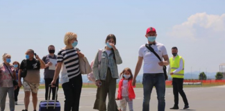Vjen çarteri i dytë në Rinas, 157 turistë nga Ukraina zgjedhin Shqipërinë