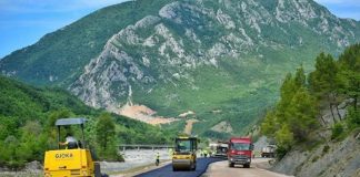 Lajm i mirë/ Nis asfaltimi i rrugës së Arbrit, hapen 5 nga 6 tunelet