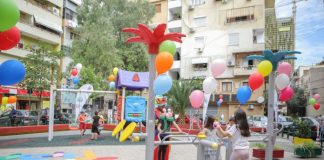 Tjetër hapësirë çlodhëse mes pallateve tek “Shallvaret” në Tiranë