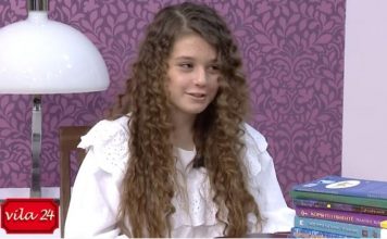 Video/ Njihuni me vogëlushen e jashtëzakonshme shqiptare që ka mësuar të lexojë që 3 vjeç