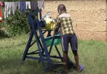 Inxhinieri i vogël, ja shpikja e 9-vjeçarit për larjen e duarve (VIDEO)