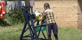 Inxhinieri i vogël, ja shpikja e 9-vjeçarit për larjen e duarve (VIDEO)