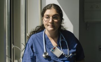 Anxhela fiton zemrat e londinezëve, mjekja shqiptare vlerësohet publikisht për punën e saj (VIDEO)