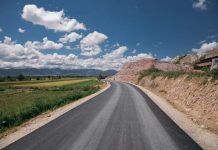 Asfaltohet Unaza Bujqësore Lumalas-Melçan-Porodinë në Korçë