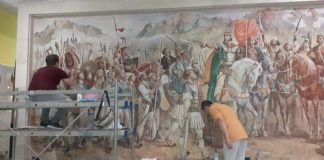 FOTOT/ Restaurohet piktura murale “Bashkimi i principatave shqiptare” në Muzeun Historik