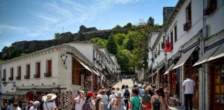Turizmi/ Mbi 2 milion persona hynë në Shqipëri gjatë korrikut, kryesojnë Spanja dhe Italia