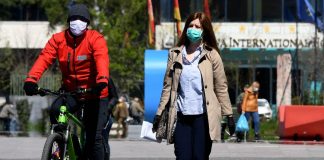 Qeveria merr vendimin: Maska e detyrueshme në ambientet e mbyllura