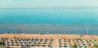 3 çartera me 600 polakë drejt Shqipërisë, zgjedhin bregdetin e Adriatikut për pushime