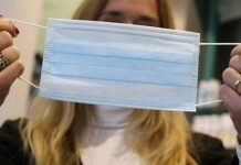 Ekspertët: Si duhet të vendosim dhe heqim maskën që të mos rrezikojmë infektimin