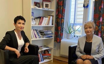 Sukseset në botë të grave shqiptare; njëra ambasadore, tjetra kryetare e Komunës në Suedi