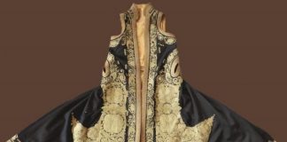 FOTO/ Sako pa mëngë, njihuni me veshjen më elegante të përgatitur nga mjeshtrat beratas