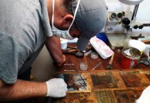 FOTO/ Restaurohet ikona “Shën Nikolla”, një prej objekteve më të rëndësishme të koleksionit të Muzeut “Onufri”